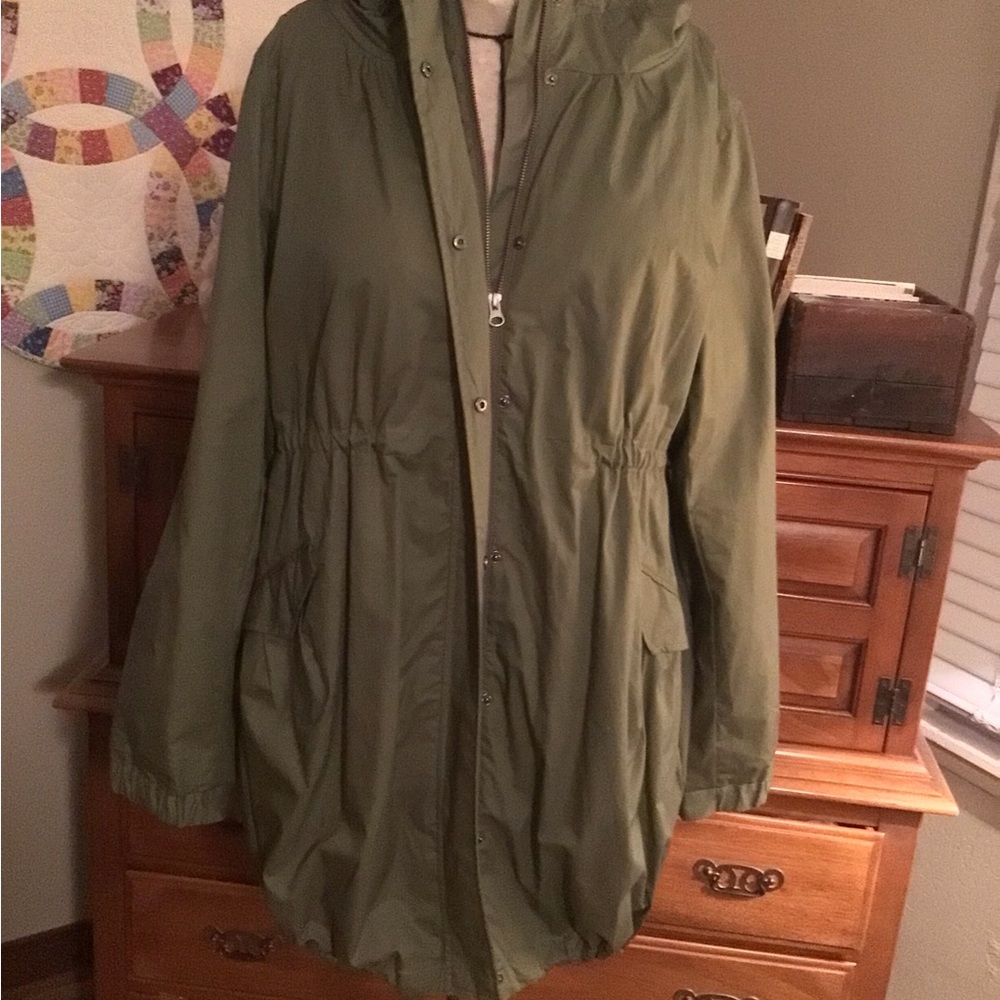 New Anorak coat from GARNET HILL, size 16. Color army green with faux fur lining